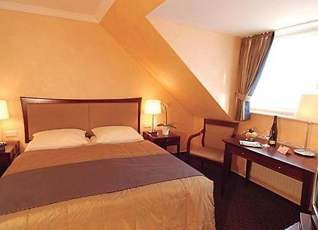Hotel Ambiente Trier Ruang foto
